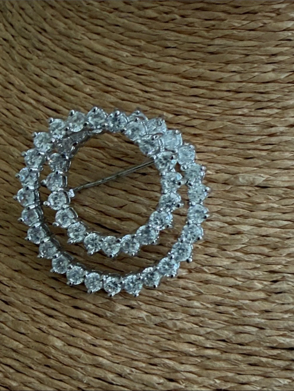 Crystal brooch double circle silver frame